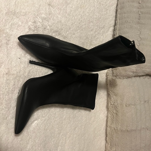 Fashion Nova Black Ankle Boot - Picture 2 of 3